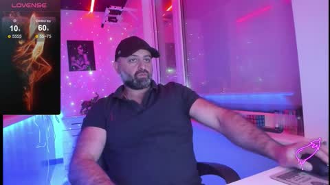 Snapshot of magabear chatting on 12/19/25, 09:38 Magabear online show from 12/19/25, 09:38