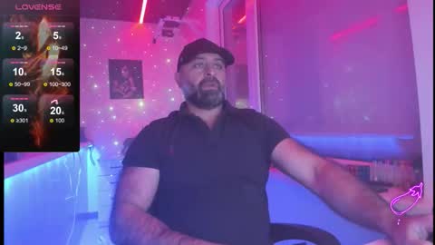 Snapshot of magabear chatting on 12/20/25, 01:18 Magabear online show from 12/20/25, 01:18