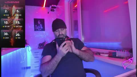 Snapshot of magabear chatting on 12/21/25, 05:25 Magabear online show from 12/21/25, 05:25