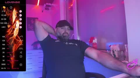 Snapshot of magabear chatting on 01/18/26, 01:26 Magabear online show from 01/18/26, 01:26