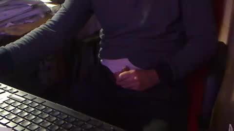 Snapshot of magellano98 chatting on 10/29/25, 09:00 Boy Sexy XXX online show from 10/29/25, 09:00