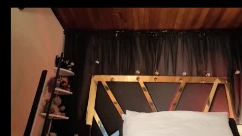   online show from 12/22/25, 12:46