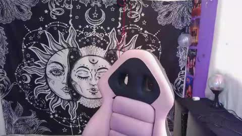 Snapshot of magic_clairewitch chatting on 05/23/26, 01:04 Claire online show from 05/23/26, 01:04