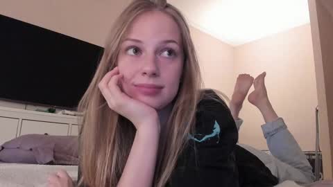 Snapshot of magic_couple13 chatting on 12/05/24, 02:11 Alice online show from 12/05/24, 02:11