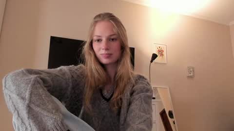 Snapshot of magic_couple13 chatting on 01/23/25, 11:48 Alice online show from 01/23/25, 11:48