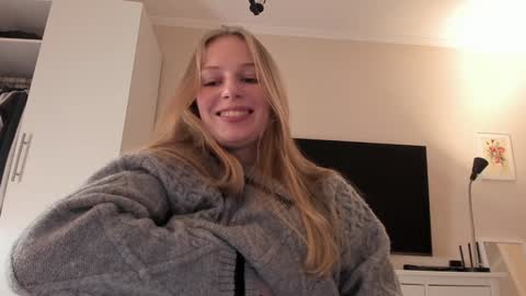 Snapshot of magic_couple13 chatting on 01/23/25, 02:50 Alice online show from 01/23/25, 02:50