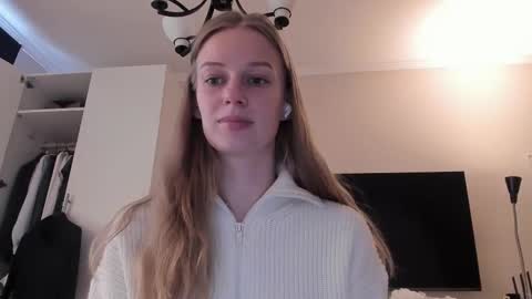 Snapshot of magic_couple13 chatting on 02/25/25, 09:20 Alice online show from 02/25/25, 09:20