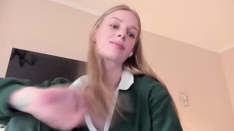 Snapshot of magic_couple13 chatting on 03/04/25, 12:33 Alice online show from 03/04/25, 12:33