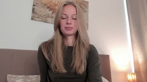 Snapshot of magic_couple13 chatting on 09/23/25, 01:14 Alice online show from 09/23/25, 01:14