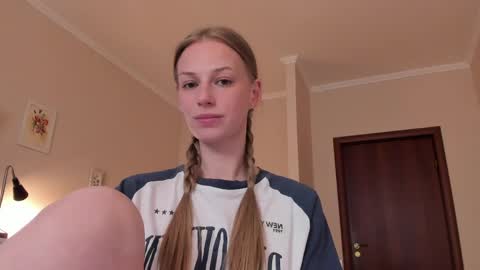 Snapshot of magic_couple13 chatting on 05/03/26, 12:11 Alice online show from 05/03/26, 12:11