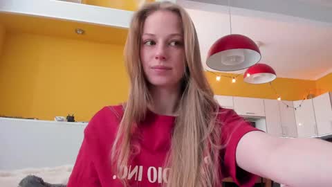 Snapshot of magic_couple13 chatting on 05/10/26, 10:09 Alice online show from 05/10/26, 10:09