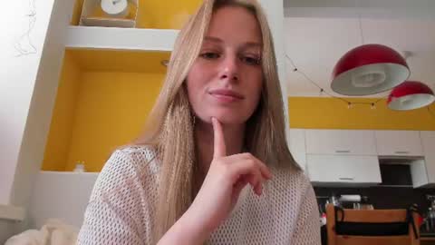 Snapshot of magic_couple13 chatting on 06/29/26, 01:33 Alice online show from 06/29/26, 01:33