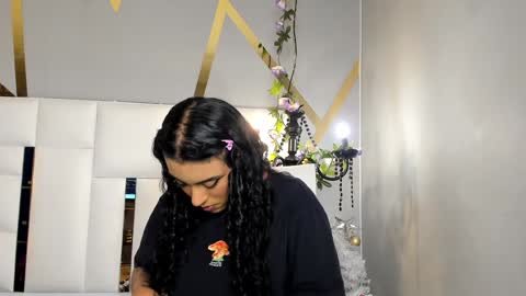 Snapshot of magic_marg chatting on 12/12/24, 08:43 Marge online show from 12/12/24, 08:43