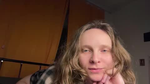 Mikky or Moon online show from 10/25/25, 07:19