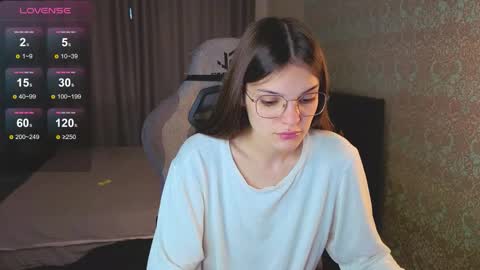 Snapshot of magic_shy chatting on 09/18/25, 01:51 Merry online show from 09/18/25, 01:51