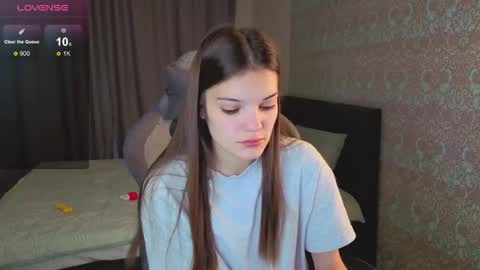 Snapshot of magic_shy chatting on 10/24/25, 01:24 Merry online show from 10/24/25, 01:24