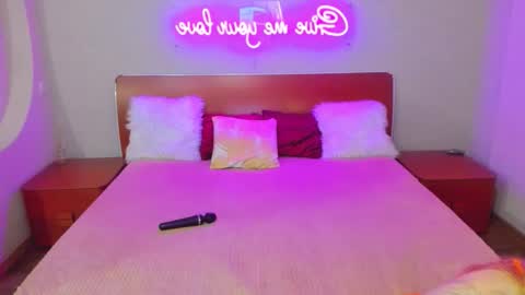 Lili and Bella online show from 02/08/26, 06:11