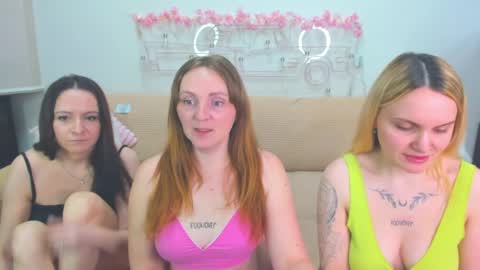 Lili and Bella online show from 03/25/26, 07:47