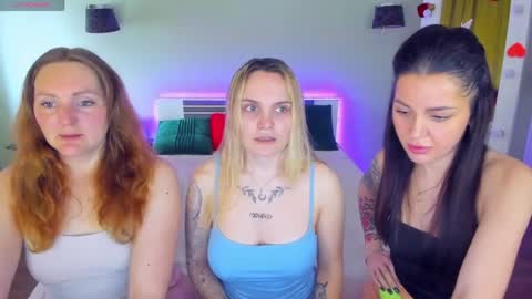 Lili and Bella online show from 04/22/26, 06:27