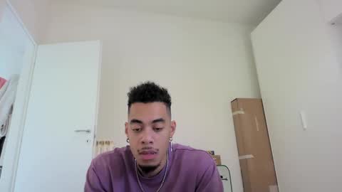 Snapshot of magicsempai chatting on 01/15/25, 12:04 Magicsempai online show from 01/15/25, 12:04