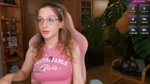 Nicole online show from 10/08/25, 10:07