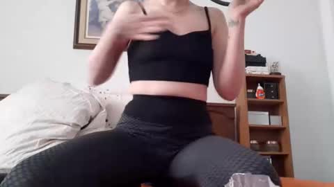 Snapshot of magictouchbunny chatting on 04/01/26, 01:01 Bunny online show from 04/01/26, 01:01