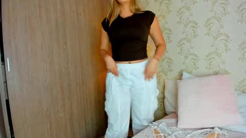 Snapshot of mahia_montenegr chatting on 05/27/26, 08:06 Mahia online show from 05/27/26, 08:06