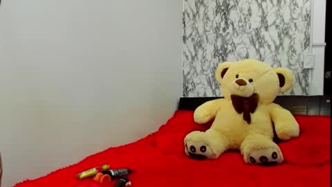 Maia Bronce online show from 09/15/25, 10:04