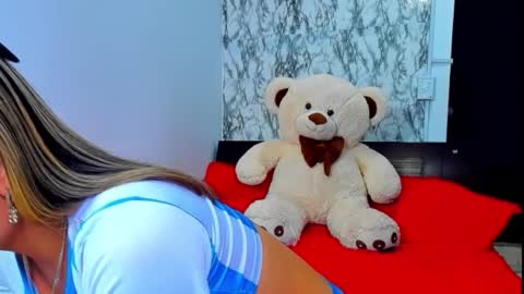 Maia Bronce online show from 09/21/25, 06:42