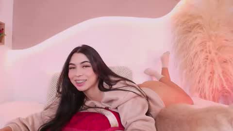 MAIA  LIA  online show from 12/20/25, 01:12