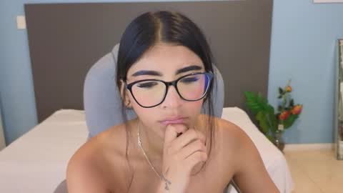 Maiaa Ruiz  online show from 10/15/25, 01:44