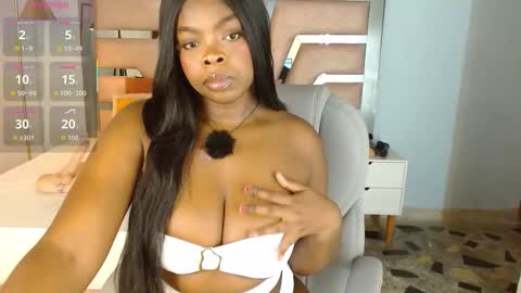 Snapshot of maiacharris_ chatting on 10/21/25, 05:57 Maia Charris online show from 10/21/25, 05:57