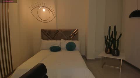  Maia  online show from 10/19/25, 04:40