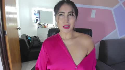 Snapshot of maiaconnor chatting on 09/17/25, 10:55 online show from 09/17/25, 10:55