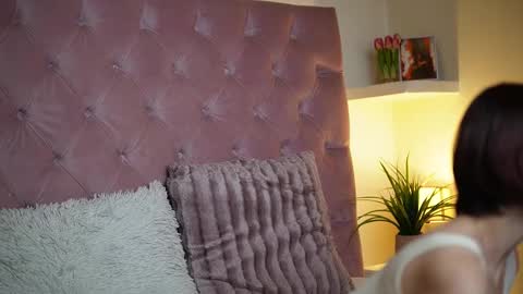  Maia  online show from 11/21/25, 09:24