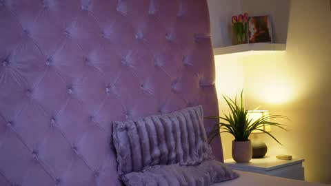  Maia  online show from 04/15/26, 07:58