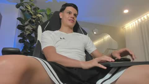 MAICOL  online show from 04/24/26, 12:13