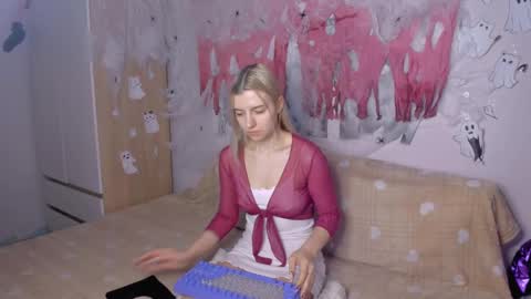 Your kitty online show from 12/10/24, 03:09