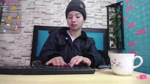  MAILY CAN  online show from 10/04/25, 12:25