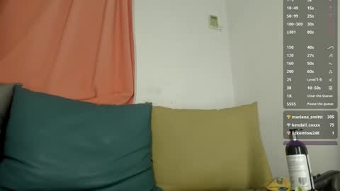 Snapshot of maison_sofiaa chatting on 02/11/25, 08:58    online show from 02/11/25, 08:58