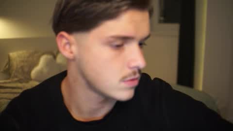 Snapshot of maistream chatting on 03/28/26, 06:40 Mai online show from 03/28/26, 06:40