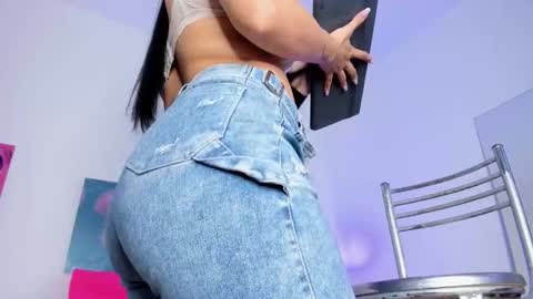 mai  online show from 11/05/25, 07:14