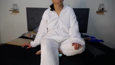 majo online show from 01/12/25, 01:37