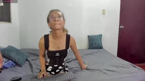 Snapshot of make_me_feel_ chatting on 07/18/26, 01:26 Shawna Tom online show from 07/18/26, 01:26