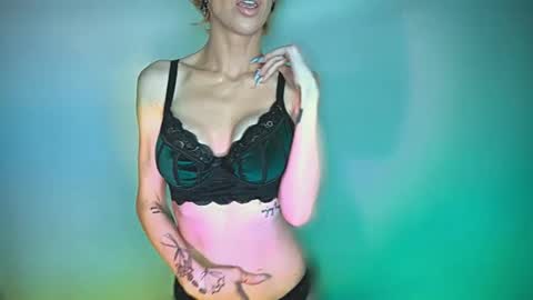 Snapshot of makemebeautiful chatting on 02/18/25, 06:58 April Dayze makemebeautiful online show from 02/18/25, 06:58