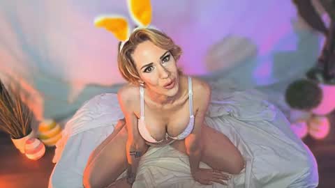 Snapshot of makemebeautiful chatting on 03/04/25, 07:01 April Dayze makemebeautiful online show from 03/04/25, 07:01