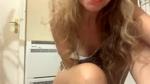 makemedanc online show from 10/21/25, 05:57