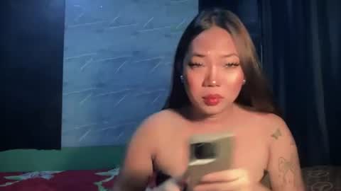 Snapshot of makemesquirt_xxx chatting on 05/19/26, 03:35 KEANA online show from 05/19/26, 03:35