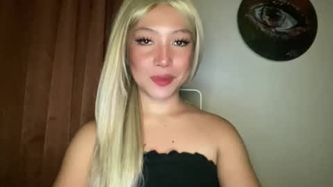 Snapshot of makemesquirt_xxx chatting on 05/31/26, 12:23 KEANA online show from 05/31/26, 12:23