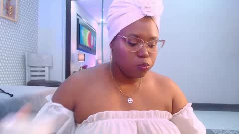 makena online show from 02/12/25, 03:07